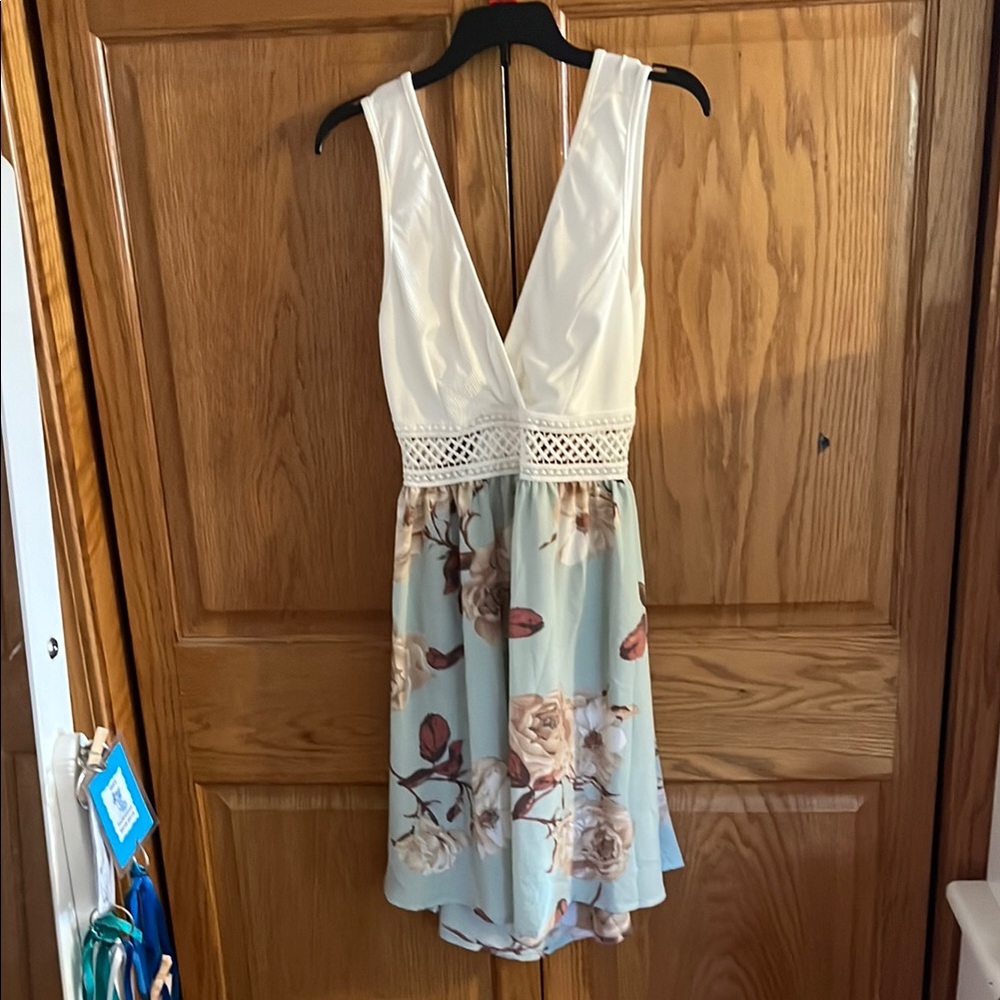 SHEIN White and Blue Floral Backless Dress